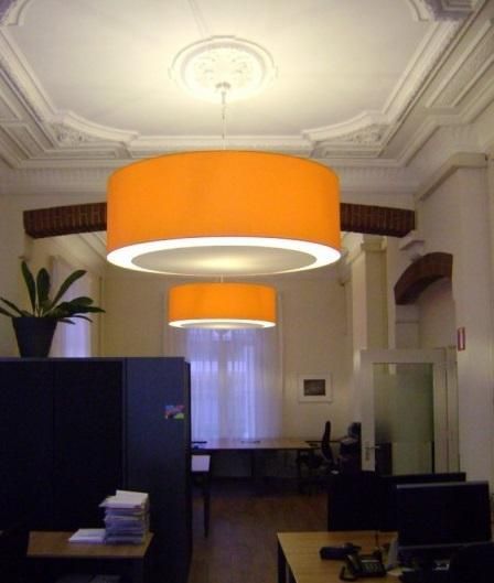 Voorbeeld projectverlichting 21: Grote hanglampen in een karakteristiek kantoorpand 